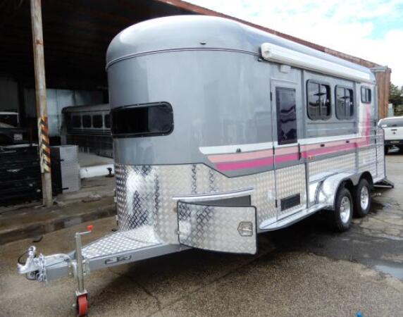 2025 Pinnacle Horse Floats 2 HORSE ANGLE LOAD WITH LIVING FRONT BED 2HLFB image