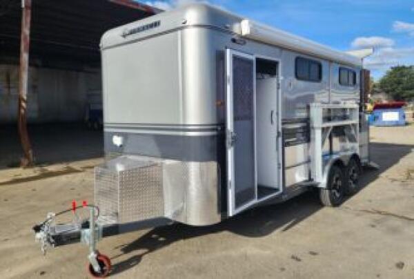 2025 Pinnacle Horse Floats Sleeping 2 Horse Angle Load Float Bunk Bed Kitchen 2HAL-SBB image