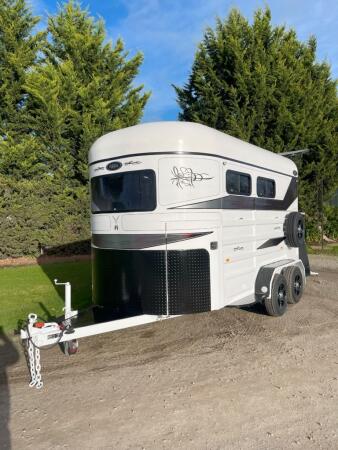 Rice Floats The 2 Horse Angle Pro image