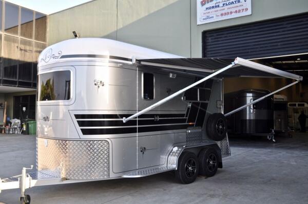 2025 Discovery Floats 2HSL Ultima Weekender 13 6 image