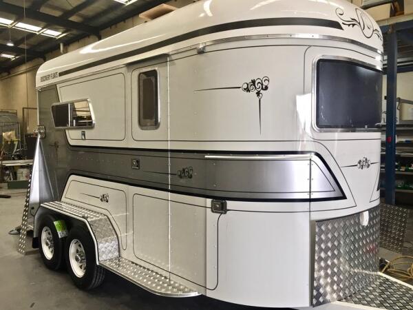 2025 Discovery Floats 2HSL Straight Load Ultima 12 8 image