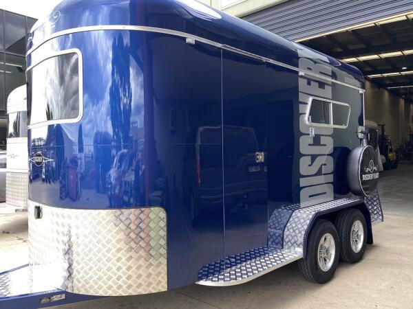 2025 Discovery Floats 2HSL Urban Ultima 13 6 image