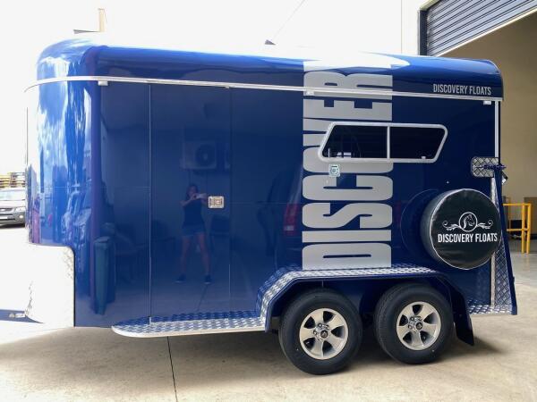 2025 Discovery Floats 2HSL ELITE Weekender image