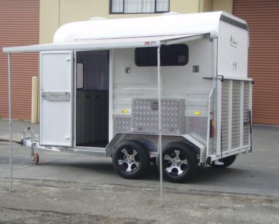 2025 Gladiator Horse Floats 2 Horse Straight Load Luxury Horse Float image