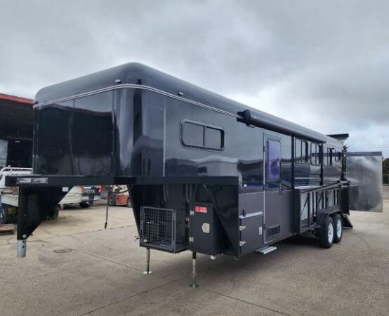 2025 Pinnacle Horse Floats 3 Horse Gooseneck Shower Room Toilet 3HGST image