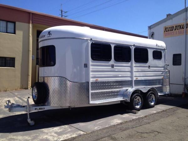 2025 Gladiator Horse Floats 3 Horse Angle Luxury Horse Float image