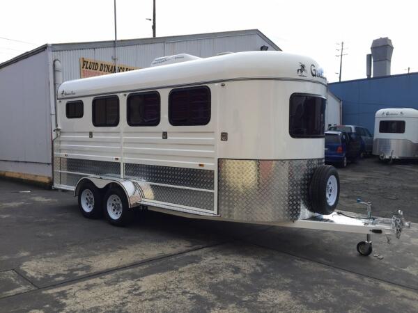 2025 Gladiator Horse Floats 4 Horse Angle Luxury Horse Float image