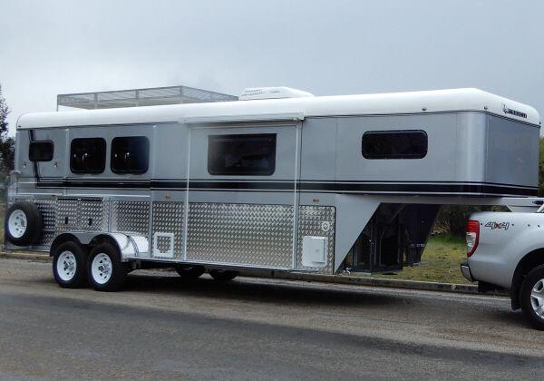 2025 Pinnacle Horse Floats 2 Horse Gooseneck Shower Room Tack Room roof Rack 2HALG-ST image
